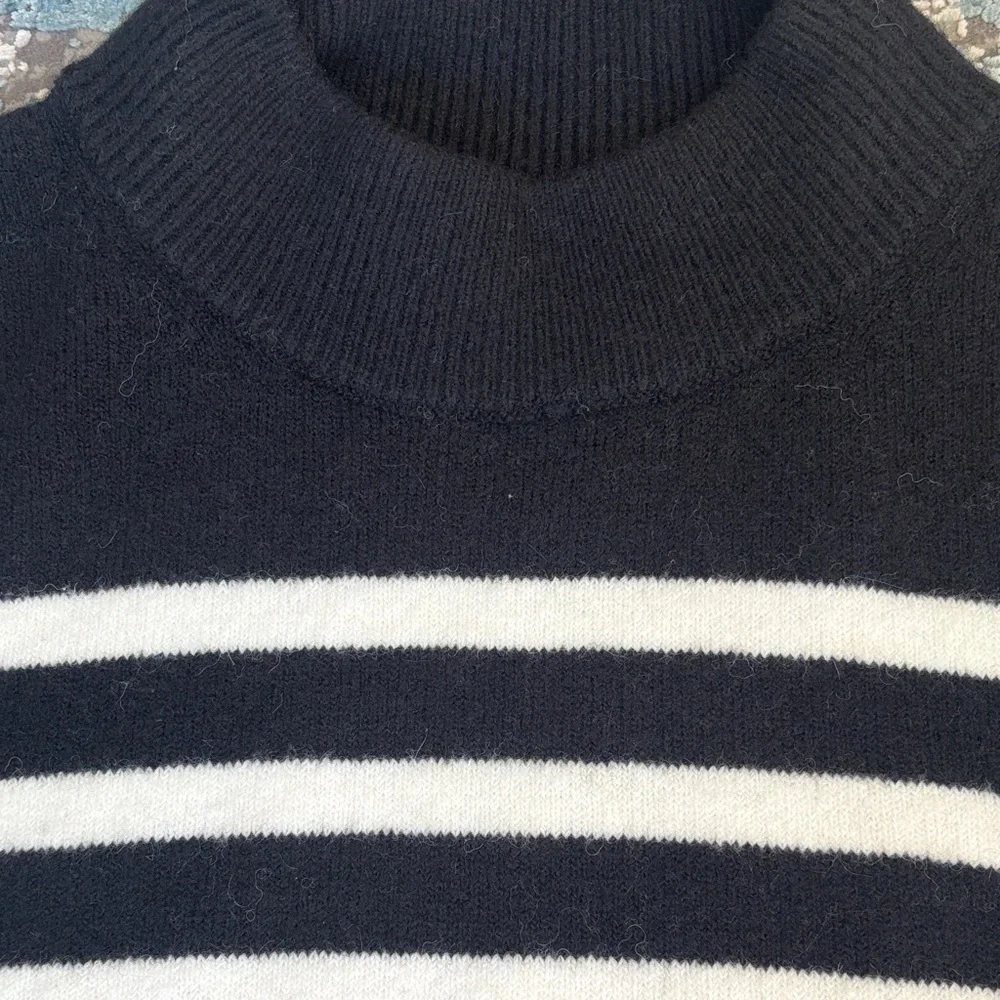 J. Crew Strip Sweater Size S  NWT - Picture 11 of 11